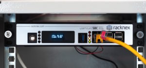 Abbildung 1: Der UM-SBC-306 von Racknex passt in einen 10-Zoll-Schrank, der bei Bedarf sogar unter einem Schreibtisch Platz findet.