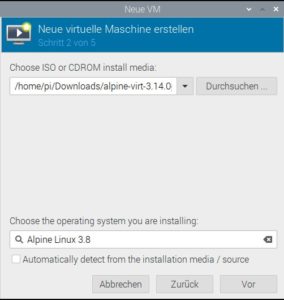Abbildung 3: Hier geben Sie den Pfad zum ISO-Abbild an und wählen die Version der Linux-Distro aus, sodass der Assistent passende Hardwareeinstellungen vorschlägt.
