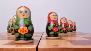 Abbildung 7: Fokusebenen im Nahbereich. Um alle Figuren scharf abzubilden, gilt es, mehrere Aufnahmen miteinander zu verrechnen.