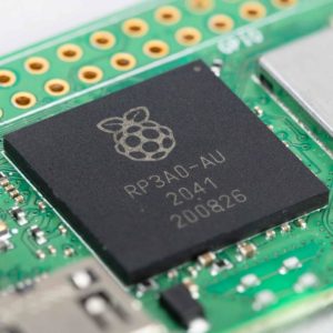 Abbildung 1: Dieser Chip beherbergt den BCM2710A1 und das RAM als System-in-Package-Modul. Quelle: Raspberry Pi Foundation