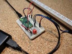 Abbildung 1: Die für die ersten Tests aufgebaute Schaltung auf einem Breadboard.
