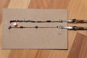Abbildung 2: Für elektronische Schaltungen eignet sich die Farbe weniger, doch LEDs bringt man mit ihr problemlos zum Leuchten.