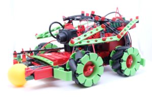 Abbildung 8: Fussballroboter mit Ball.