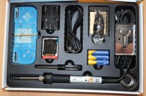 Abbildung 1: Alle Teile des Nibble-Bausatzes liefert CircuitMess ordentlich verpackt aus.