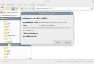 Abbildung 1: Die Firmware-Datei kopieren Sie mit einem Dateimanager in den Speicher des Pico W.