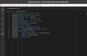 Abbildung 2: Der COBOL-Editor von Visual Studio Code bietet neben Kontext-Highlighting eine nützliche Autovervollständigungsfunktion.
