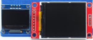 Abbildung 3: Die zwei Displays im Vergleich: links der I<sup>2</sup>C-OLED-Bildschirm und rechts das größere SPI-TFT-Display.