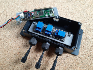 Abbildung 2: Der Einbau der Hardware in das wasserdichte Gehäuse der Steuereinheit.