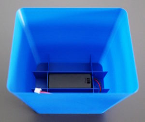 Abbildung 4: Das Unterteil der Geschenkbox samt Batteriehalter.