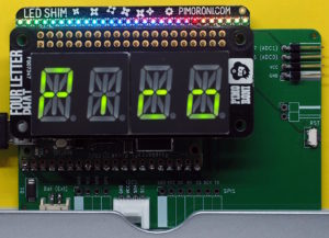 Abbildung 4: Die Pico Pi&nbsp;Base mit Four Letter pHAT und LED Shim von Pimoroni.