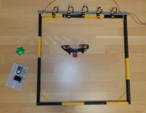 Abbildung 1: Der provisorische Testaufbau der Flächenlichtschranke mit Fischertechnik-Komponenten.