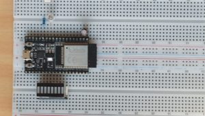 Abbildung 1: Für das Setup findet der ESP32 auf Breadboards Platz.