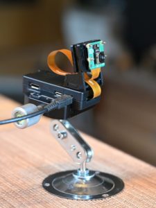 Abbildung 1: Die fertige Kamera, bestehend aus einem Pi Zero 2W und der neuen Pi Cam 3.