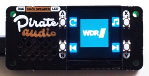 Abbildung 1: Das kompakte Webradio mit einem Pico 2W und einem Pirate Audio HAT von Pimoroni.